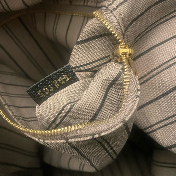 Louis Vuitton Black Monogram bagatelle hobo bag - Picture 5 of 15